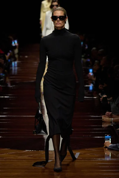 Look 8